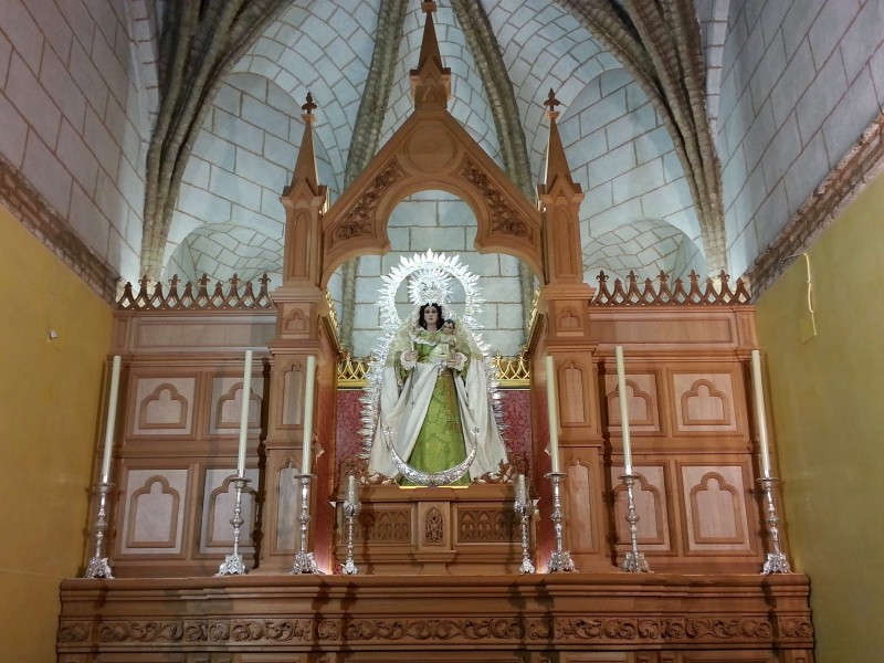 Altar de Ntra Sra de los Remedios Coronada