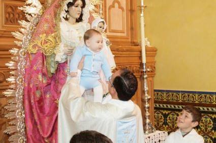 Fiesta de la Luz, Presentación de los niños bautizados ante Nuestra Patrona